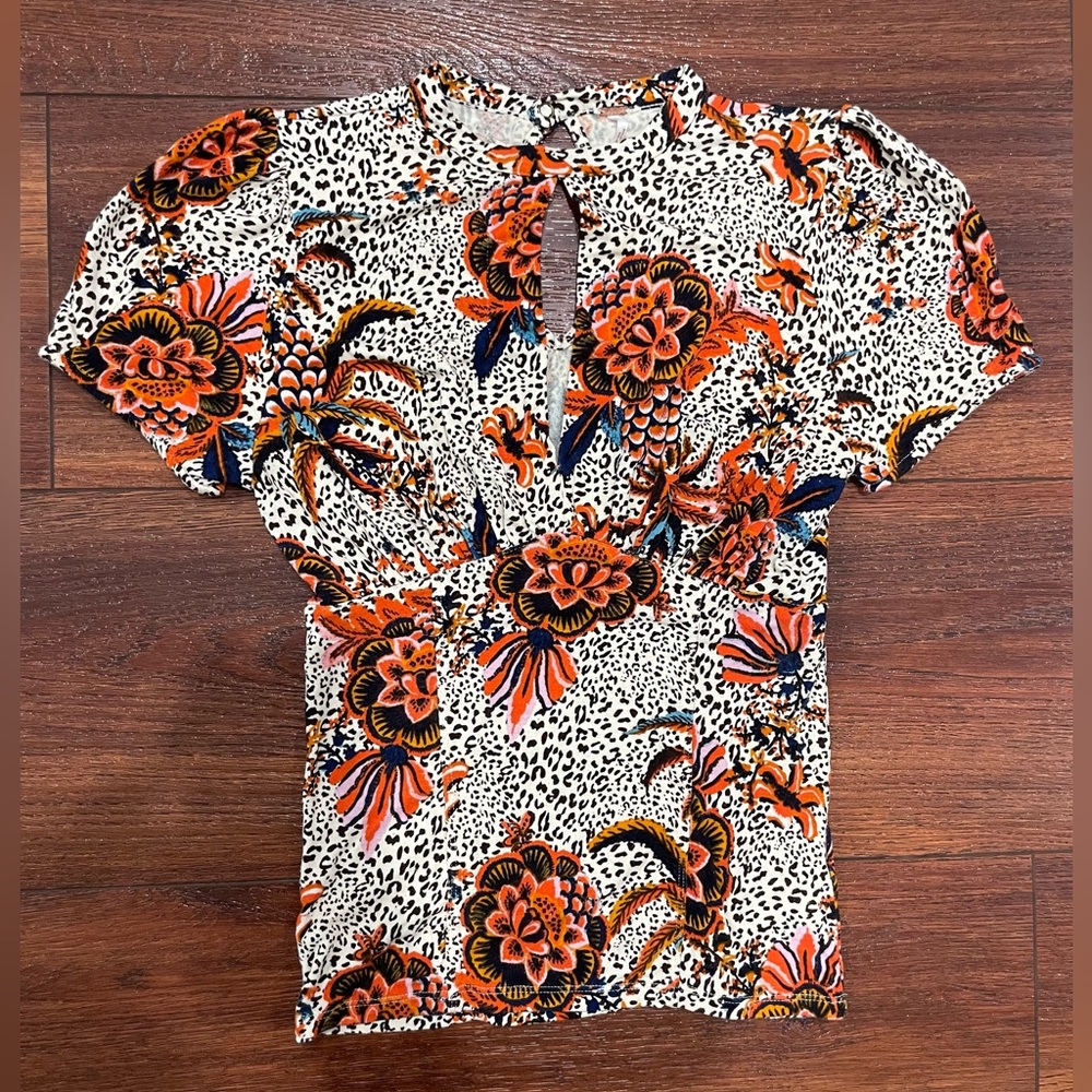 Free People Hear Me Roar Tee Printed Keyhole Tee, S